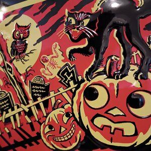 Viral HTF Lush HALLOWEEN Graveyard Ghoul tin, Store Travel Decor Back-to-School